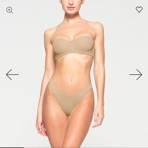 SKIMS FITS EVERYBODY STRAPLESS BRA